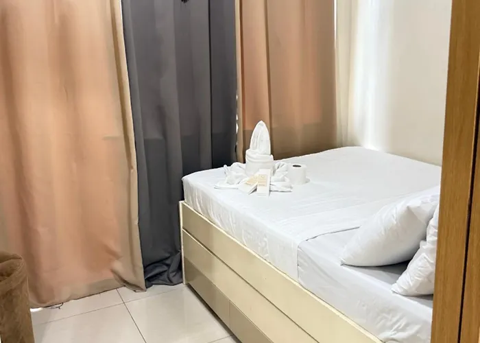 Apartment Aiza's Condotel In Shell Residences Near Moa And Naia
